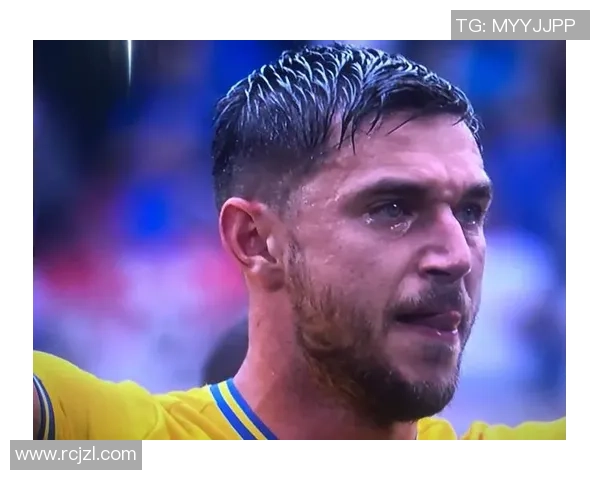 足球传奇谢幕时刻 球迷热泪盈眶回顾伟大职业生涯